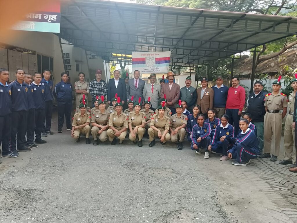 रैली निकालकर लोगों को किया जागरूक