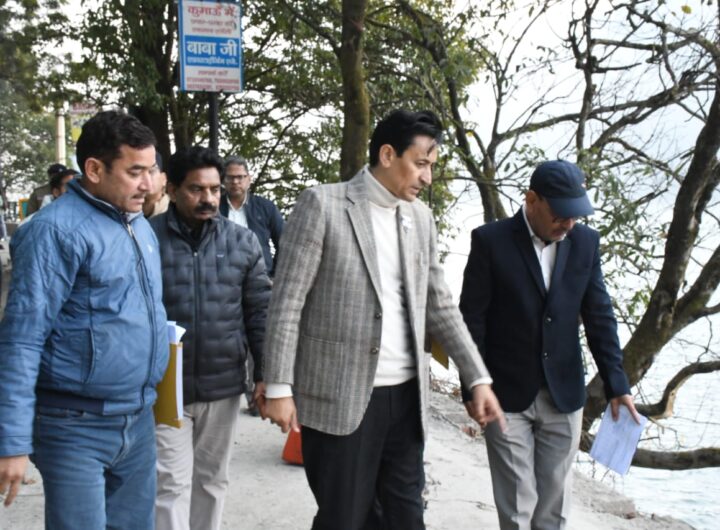 नैनीताल में दीपक रावत ने आग प्रभावित जगहों और विकास कार्यों का निरीक्षण किया