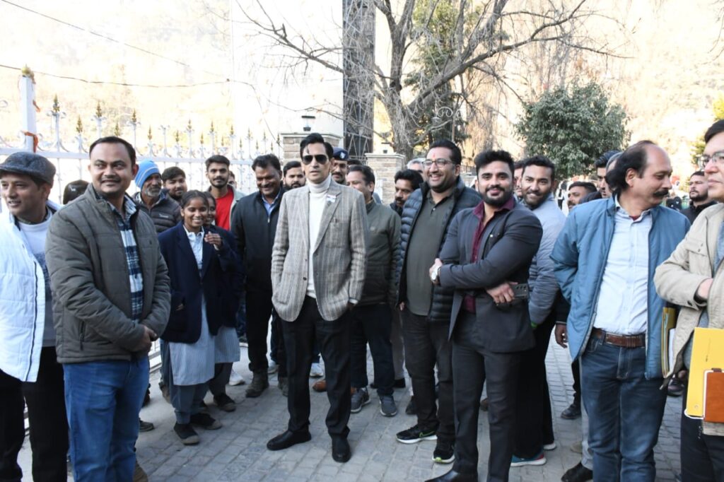 नैनीताल में दीपक रावत ने आग प्रभावित जगहों और विकास कार्यों का निरीक्षण किया