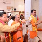 सीएम धामी ने श्री हनुमान धाम में किए दर्शन.