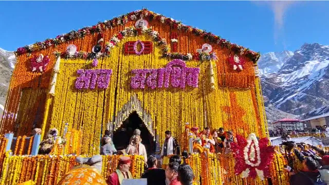केदारनाथ धाम के कपाट आज विधि-विधान के साथ श्रद्धालुओं के लिए खोल दिए गए