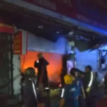 हल्द्वानी में वाइन शॉप में भीषण आग.