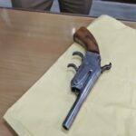 कॉलेज में तमंचा लेकर घुसा छात्र